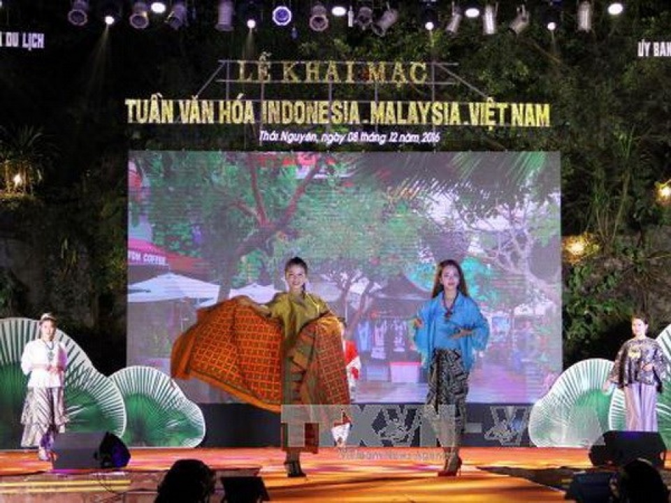 tuan van hoa malaysia indonesia viet nam hoi tu sac mau