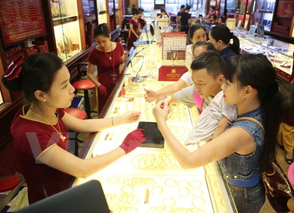 vang sjc tiep tuc giam trong phien giao dich cuoi tuan