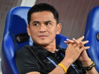 hlv kiatisuk chi trich lien doan bong da thai lan sau khi tu chuc