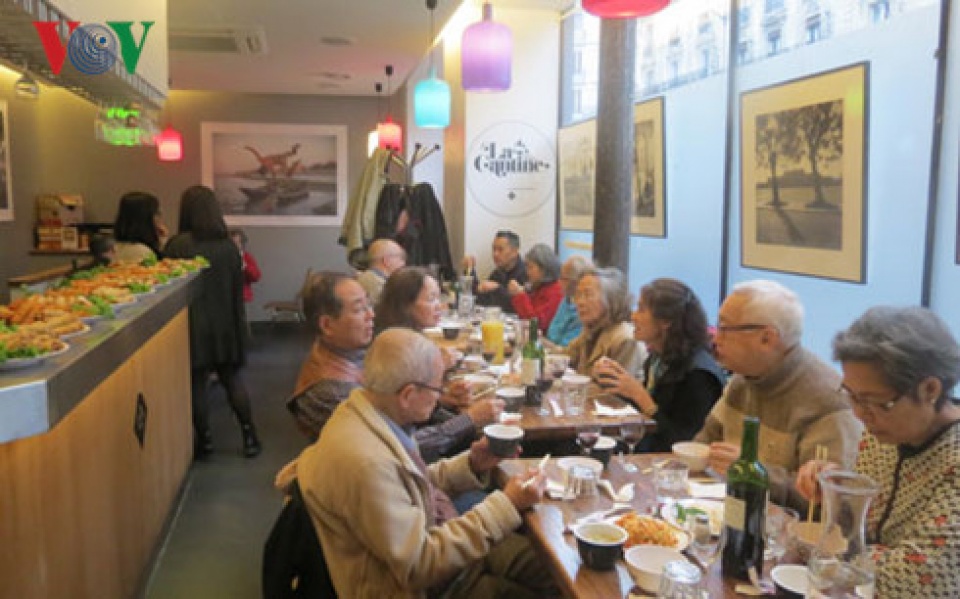 “Bữa ăn cuối năm” ở Pháp quyên góp giúp đồng bào miền Trung bua an cuoi nam o phap quyen gop giup dong bao mien trung