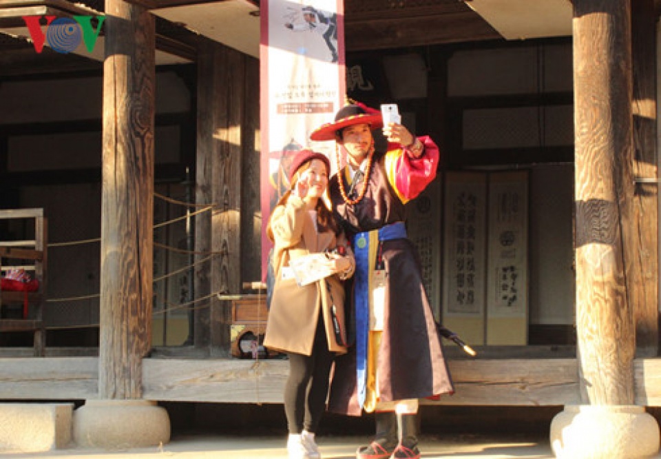 khach du lich viet nam duoc chao don o han quoc