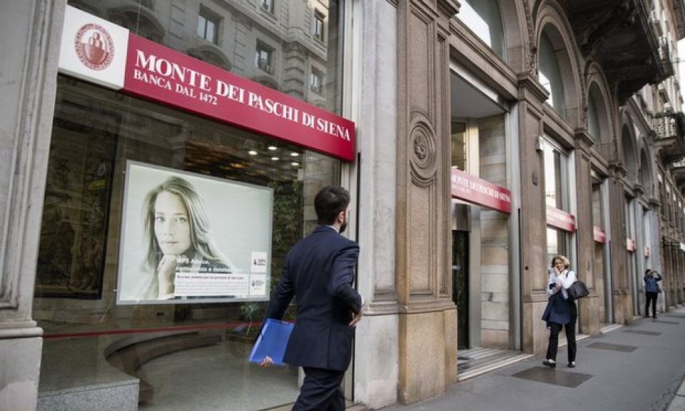 italy thong qua ke hoach giai cuu cac ngan hang