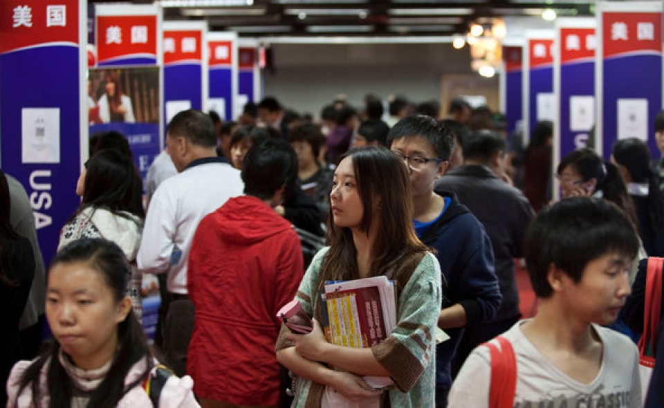 ky thi sat o trung quoc nga re trong giao duc