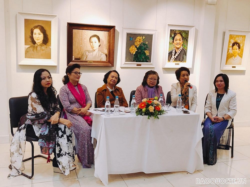Các diễn giả tại Hội thảo “Phụ nữ trí thức vì hòa bình và thịnh vượng”. (Ảnh: Thu Trang)