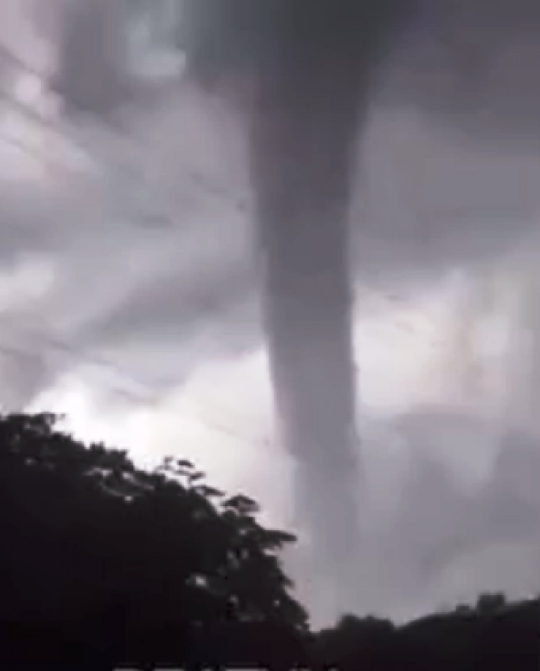 Vòi rồng xuất hiện tại đảo Cô Tô voi rong xuat hien tai dao co to