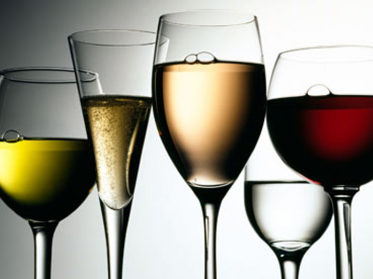 Uống nhiều rượu gây tổn thương phổi