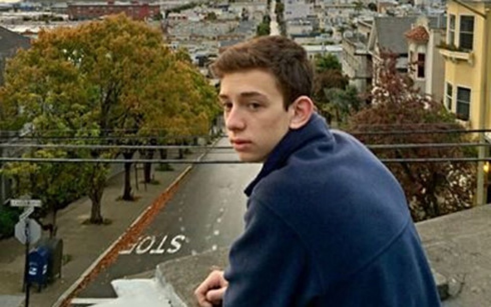 cau be khoi nghiep o tuoi 15 khien the gioi ne phuc