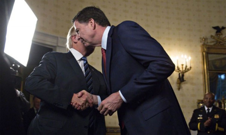 cuu giam doc fbi james comey cao buoc nha trang lua doi