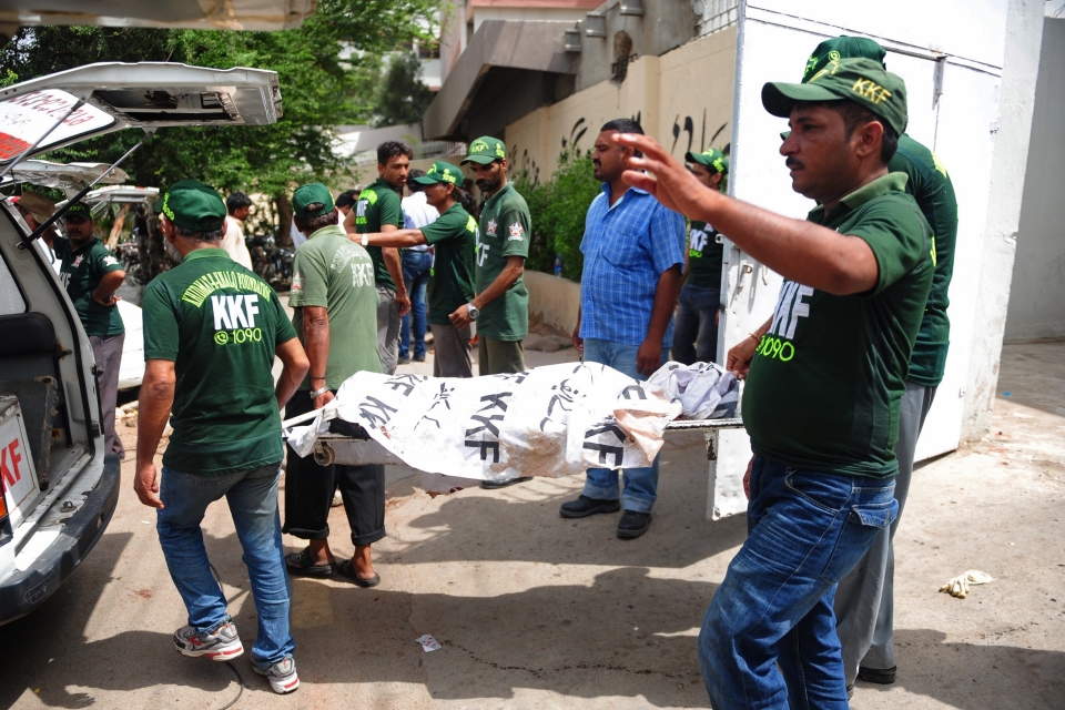 pakistan taliban tan cong trung tam huan luyen quan doi 8 nguoi thiet mang