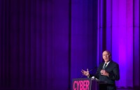 pho giam doc co quan tinh bao quoc gia my tu chuc