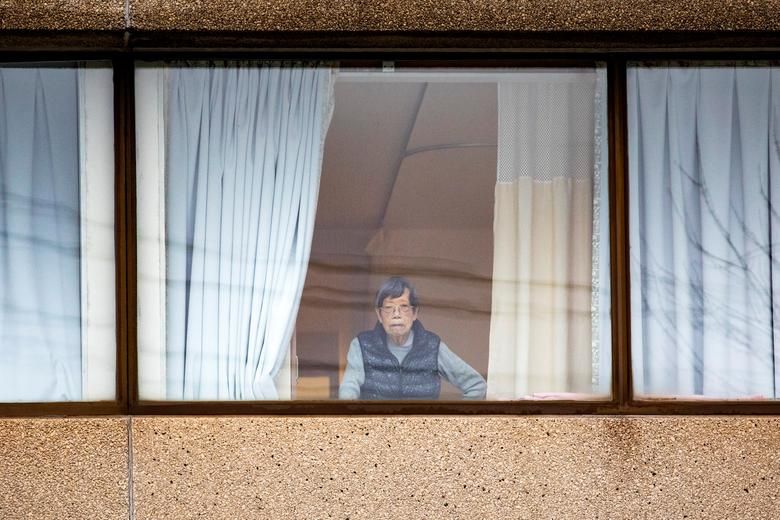 Ảnh ấn tượng tuần (28/12-3/1): Ông Trump thảnh thơi chơi golf, Chuyện vaccine Covid-19, Giao thừa kỳ lạ nhất lịch sử và đánh bom kinh hoàng ở Yemen