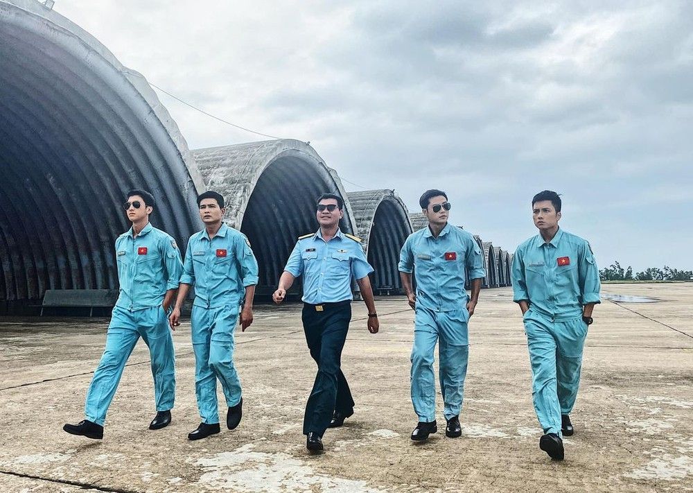 Dàn ‘phi công’ điển trai tiết lộ về phim ‘Yêu hơn cả bầu trời’ phát sóng trên VTV Tết Tân Sửu