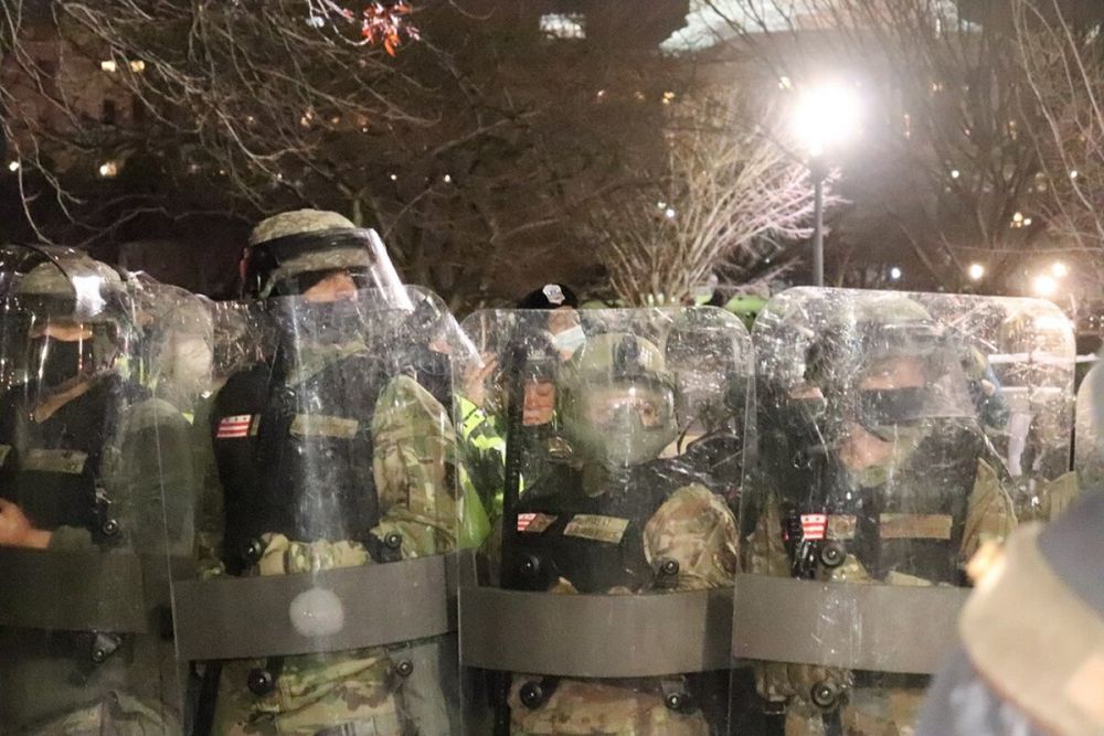 Lực lượng vệ binh quốc gia Mỹ làm nhiệm vụ tại Washington D.C, ngày 6/1. (Ảnh: Philip Athey)