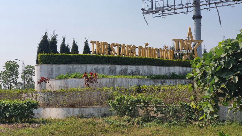 Tin bất động sản hôm nay 24/1: Hà Nam đối thoại với dân sau 'lùm xùm' của dự án TNR Star Đồng Văn, cảnh báo người mua nhà ở dự án I-Tower Quy Nhơn. (Nguồn: Dân Trí)