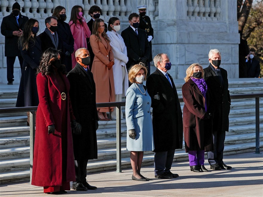 Ảnh ấn tượng tuần (18-24/1): Lễ nhậm chức Tổng thống Mỹ khác thường, nhân vật đối lập Nga Navalny ‘chiếm sóng’ truyền thông và tập ‘yoga bia’