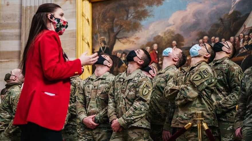 anh an tuong tuan 25311 chu tich ha vien my am chi ke thu tu ben trong chuyen tham doi capitol va noi dau song than covid19