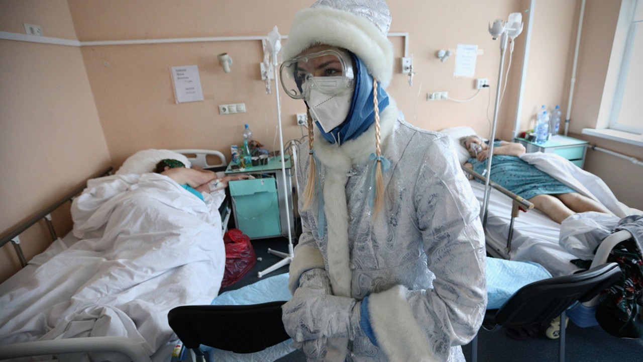 covid19 nga sap luu hanh vaccine sputnik v dang xit mui ca nhiem moi giam manh