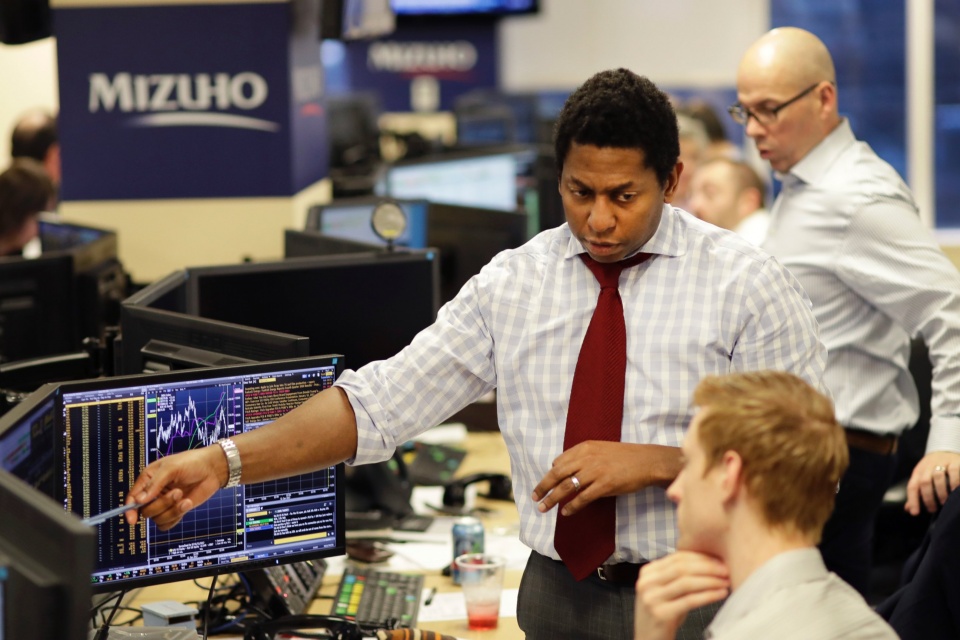 thi truong chung khoan pho wall co dau hieu hut hoi