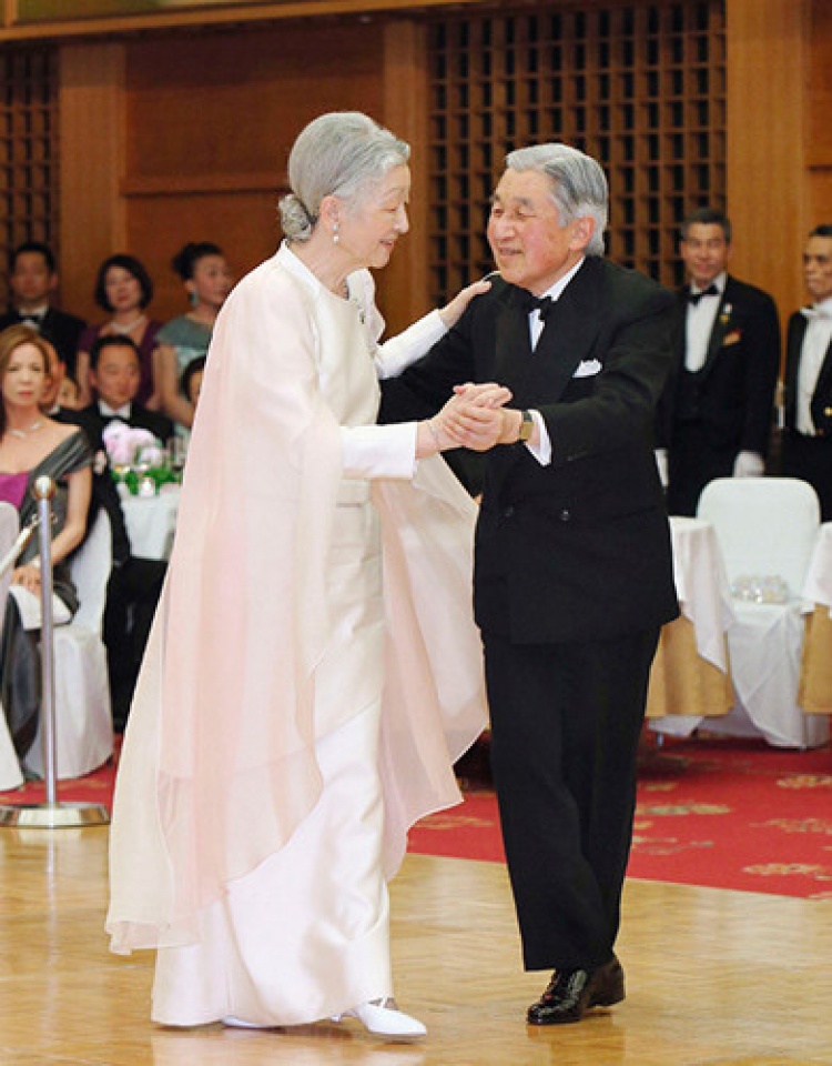 chuyen tinh dep 60 nam cua vo chong nhat hoang akihito