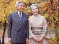 nha vua va hoang hau nhat ban trong lua nuoi tam trong hoang cung