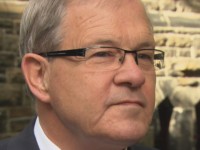 hoc o noi cach nua vong trai dat