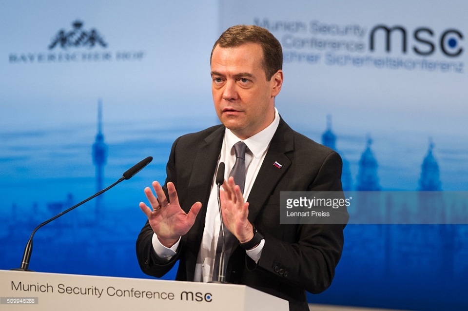 thu tuong d medvedev kinh te nga sang giai doan tang truong