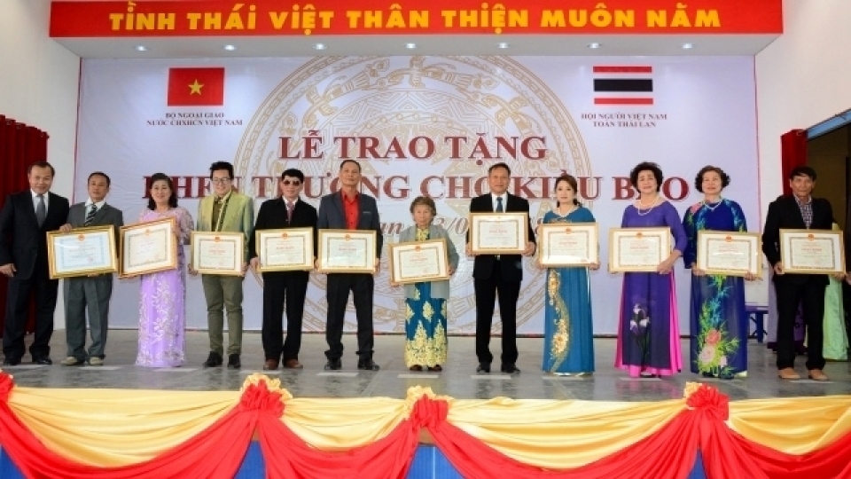 tran trong su dong gop quy bau cua viet kieu thai lan
