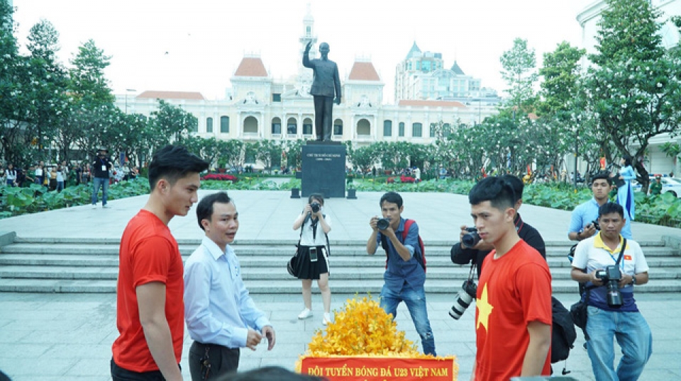 tuyen thu u23 viet nam dang huong tai tuong dai bac ho