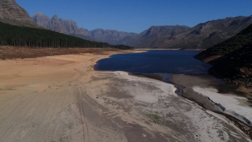 thanh pho cape town san xuat nuoc ngot tu nuoc bien nham niu keo du khach