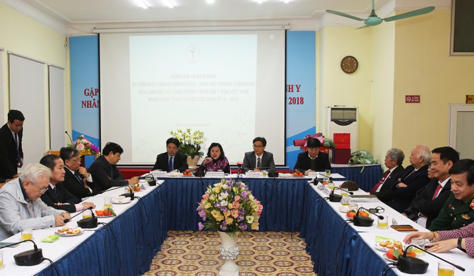 Phó Thủ tướng Vũ Đức Đam chúc mừng ngày Thầy thuốc Việt Nam pho thu tuong vu duc dam chuc mung ngay thay thuoc viet nam