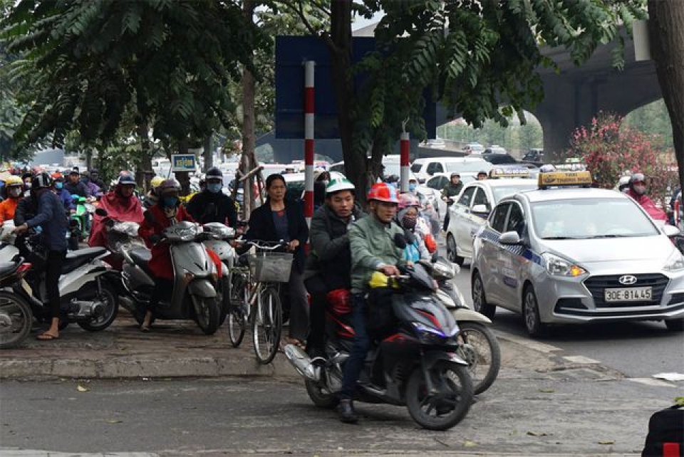 duong pho ha noi un tac kinh hoang trong ngay lam viec cuoi cung truoc khi nghi tet nguyen dan