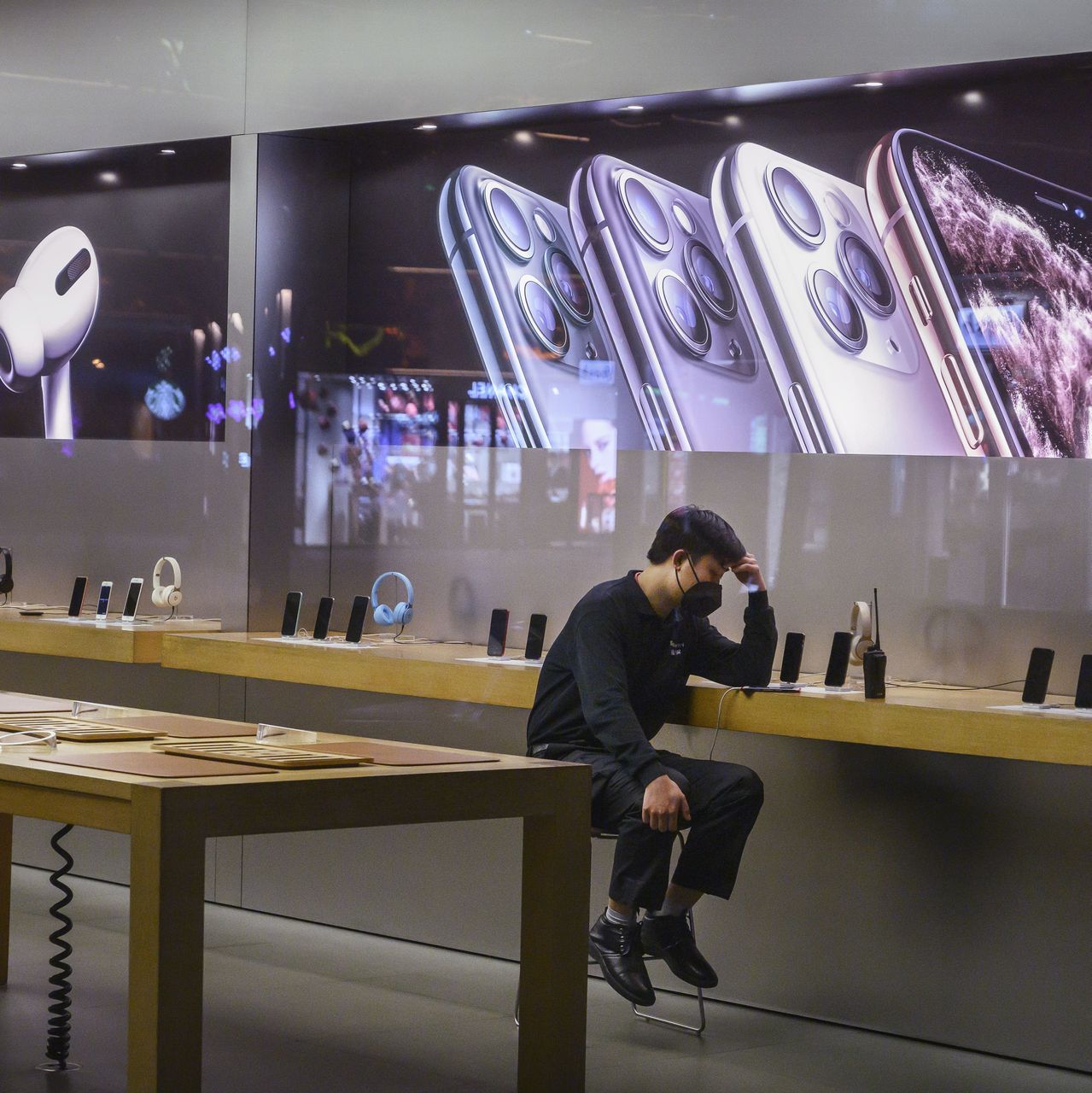 hang loat tap doan lon giam hoat dong kinh doanh do virus corona