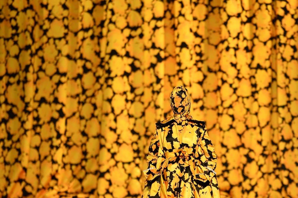 anh an tuong trong tuan 17 232 tinh yeu su so hai truoc dich covid 19 va em be syria tap quen voi tieng phao kich