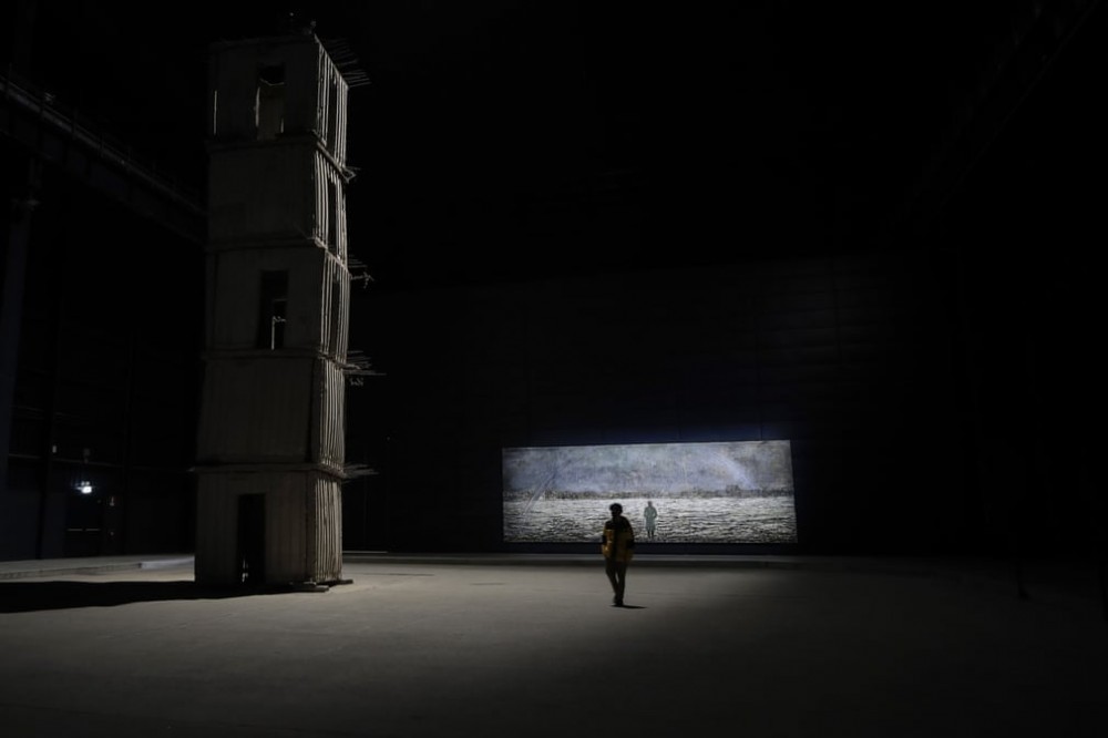 Ảnh ấn tượng tuần (2-8/2): Điều tra nguồn gốc Covid-19, ông Navalny thả tim và nụ hôn ngọt ngào của Tổng thống Mỹ Joe Biden