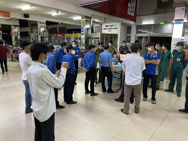 Covid-19 ở TP. HCM: ‘Hỏa tốc’ mở rộng xét nghiệm truy tìm ổ dịch ngoài cộng đồng