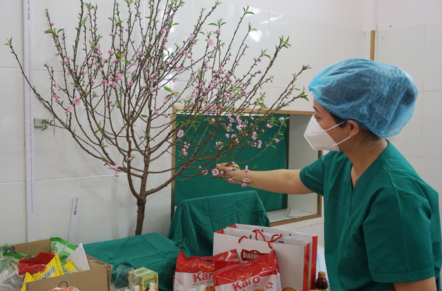 Tết của y, bác sĩ tại tâm dịch Covid-19 Chí Linh: Chúng tôi vẫn đang trực chiến!