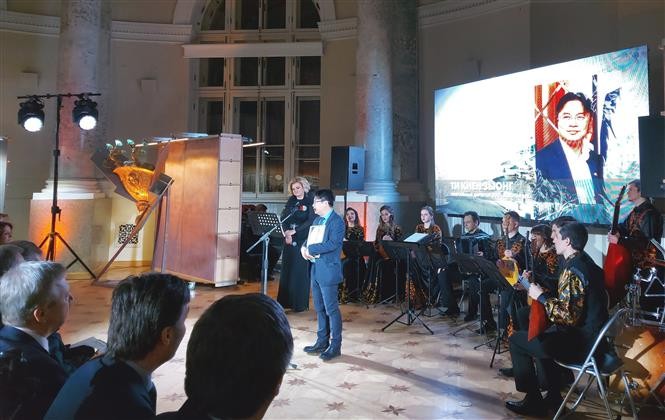 Ông Dương Chí Kiên, Chủ tịch HĐQT Tập đoàn Golden Age tại lễ trao giải. (Nguồn: TTXVN)