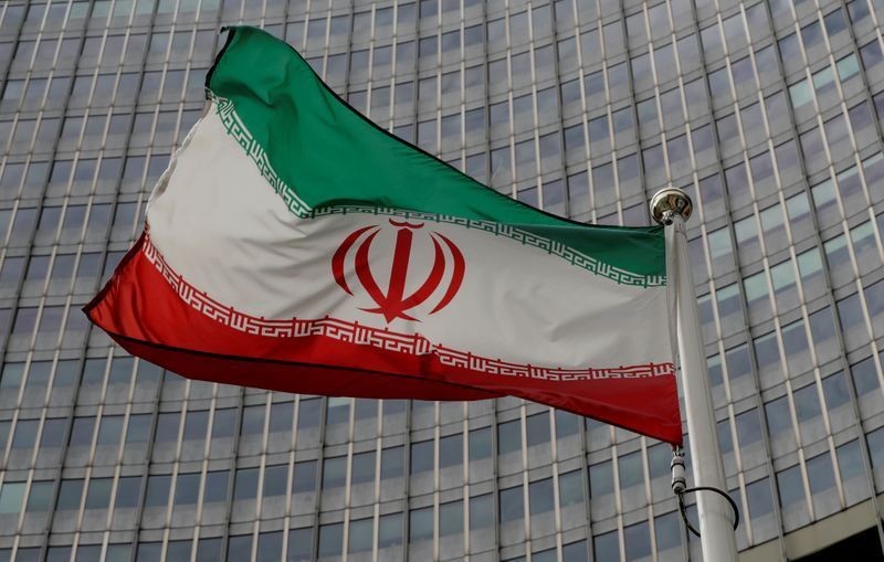 Cờ Iran trước trụ sở Tổ chức năng lượng quốc tế (IAEA) ở Áo. (Nguồn: Reuters)