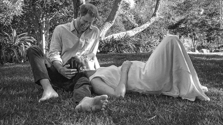 Ảnh ấn tượng tuần (15-21/2): Sòng bạc mang tên ông Trump bị phá hủy, phu nhân nhà lãnh đạo Triều Tiên tái xuất và biểu tình ở Myanmar