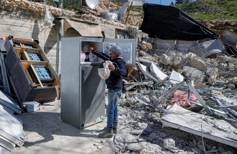 Ảnh ấn tượng tuần (15-21/2): Sòng bạc mang tên ông Trump bị phá hủy, phu nhân nhà lãnh đạo Triều Tiên tái xuất và biểu tình ở Myanmar