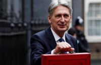 bat chap brexit toyota van nang cap nha may tai anh