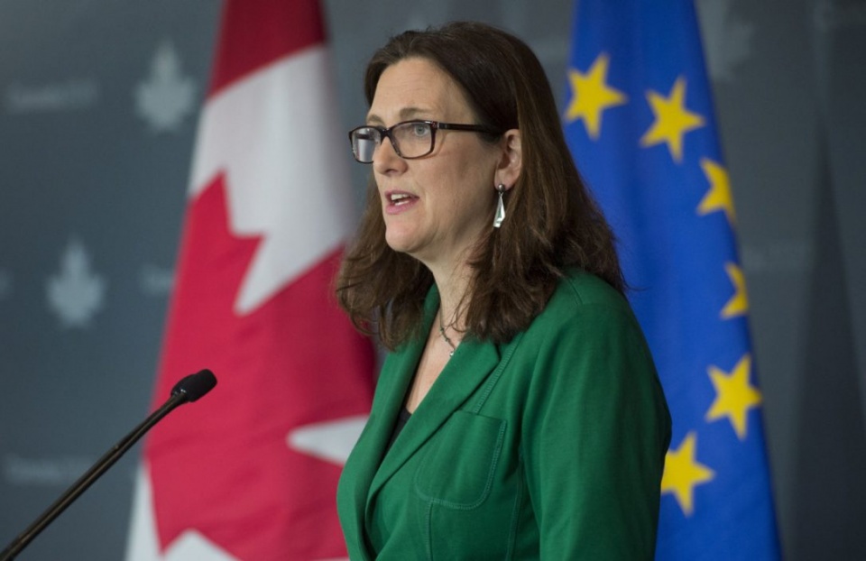 chu nghia dan tuy de doa thoa thuan thuong mai canada eu