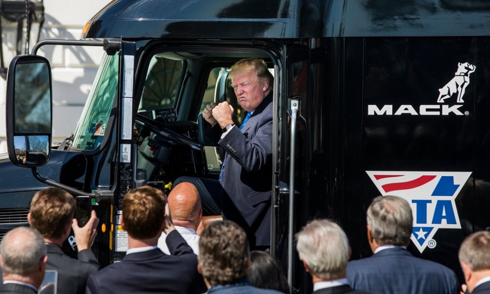 tong thong donald trump toi yeu xe tai