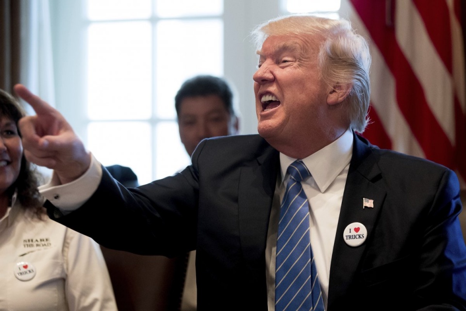 tong thong donald trump toi yeu xe tai