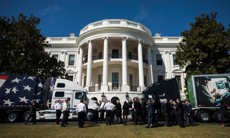 tong thong donald trump toi yeu xe tai