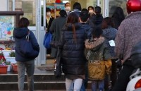 hang tram nguoi du le cau sieu cho be gai viet bi sat hai o nhat