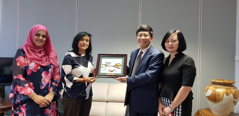 dai su le huy hoang trinh thu uy nhiem len quyen tong thong cong hoa mauritius