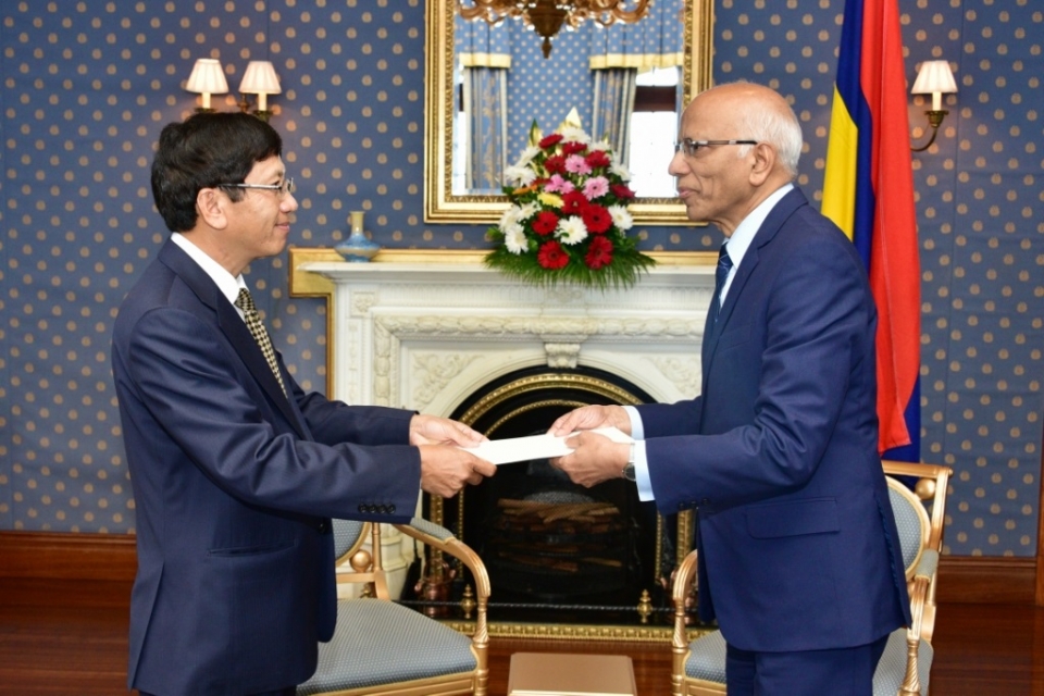 dai su le huy hoang trinh thu uy nhiem len quyen tong thong cong hoa mauritius