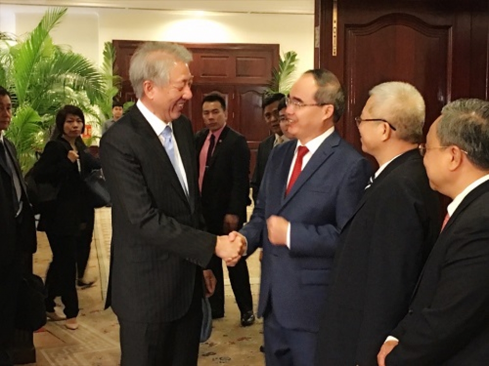 viet nam la vi du cho viec chuyen doi co cau nen kinh te de phat trien