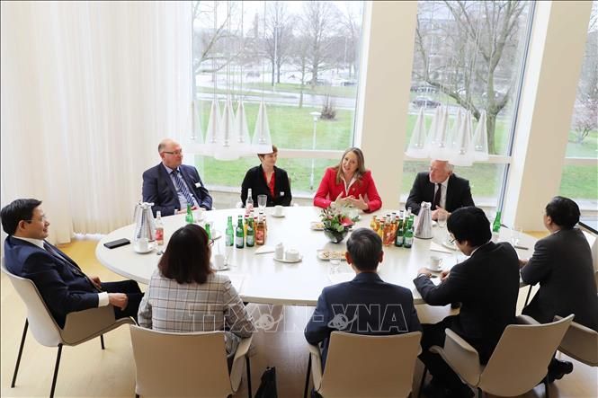 viet nam tang cuong hop tac voi bang niedersachsen cua duc